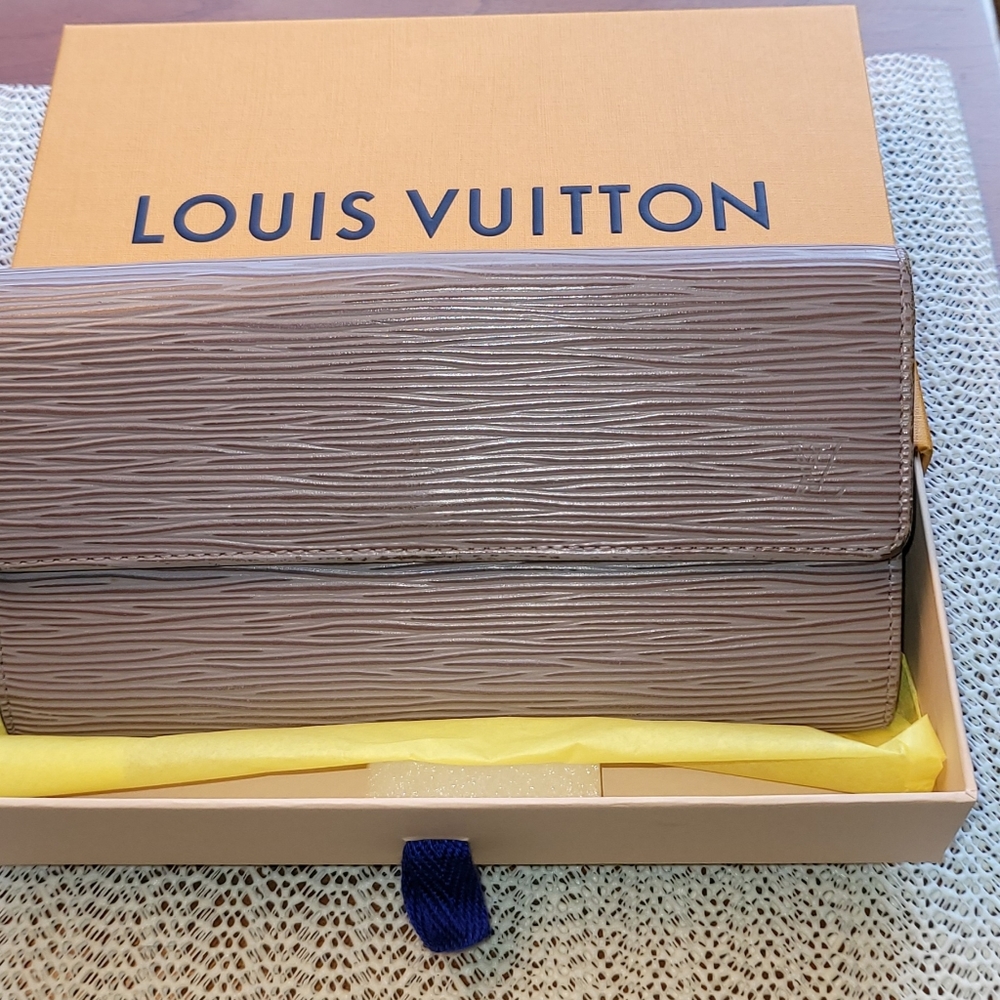 Lilac LV Wallet 36-5970 LV CA0011